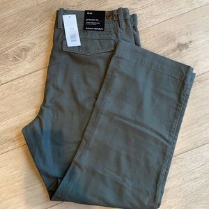 Banana Republic Men’s Straight Fit Chino (36/30)